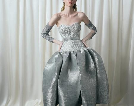 В чем встретить Новый год-2025 в моде прозрачность текстура и минимализм