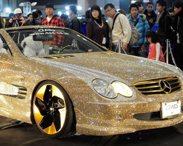 Самые необычные вещи со стразами Swarovski