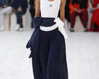 Вам срочно нужен этот укороченный топ Loewe и вот почему